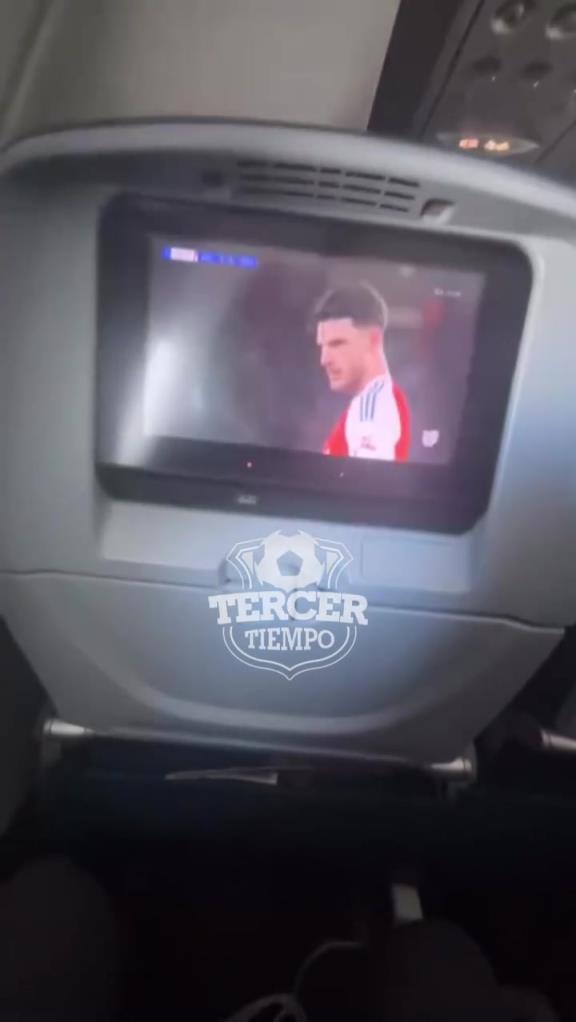 國內(nèi)航空也需要這個！球迷在飛機上觀看歐冠阿森納vs皇馬