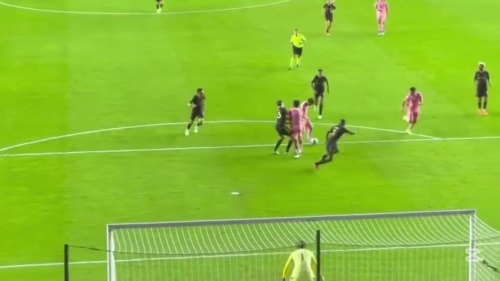 氣氛太棒了！現(xiàn)場(chǎng)直拍邁阿密球迷對(duì)梅西兩粒進(jìn)球的瘋狂反應(yīng)！