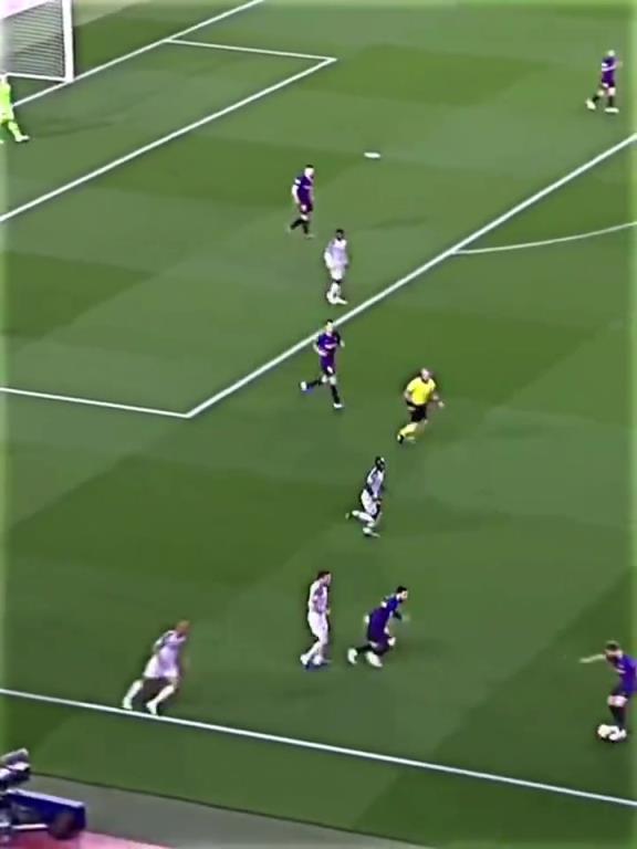 簡(jiǎn)直就是藝術(shù)！人們也許沒(méi)意識(shí)到梅西給足壇留下了什么！