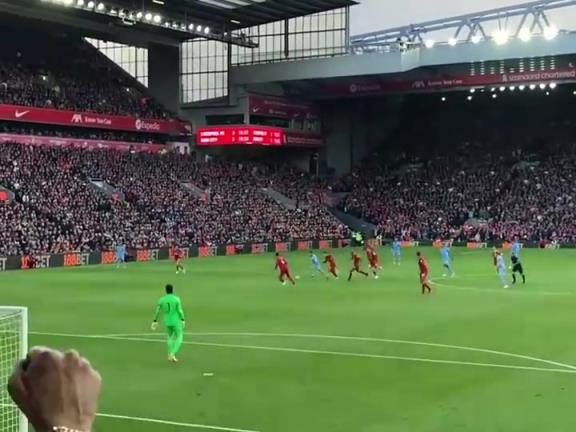 范迪克：我沒(méi)開(kāi)玩笑我不是被晃倒了，而是對(duì)面有個(gè)“梅西”