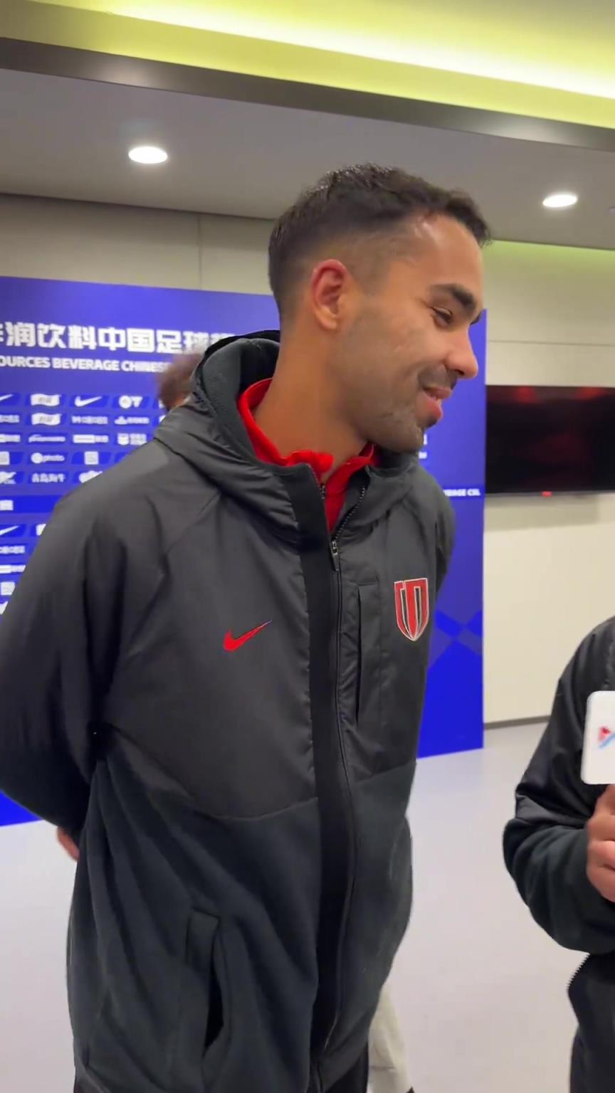 說了啥？宋龍賽后“怒踢”曾在山東泰山與自己并肩作戰(zhàn)的德爾加多